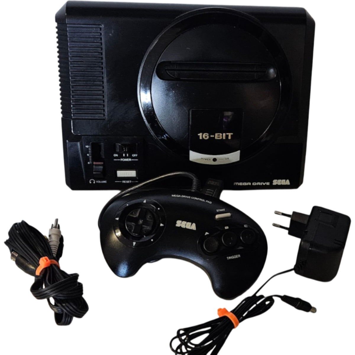 Sega Mega Drive Konsole mit Controller