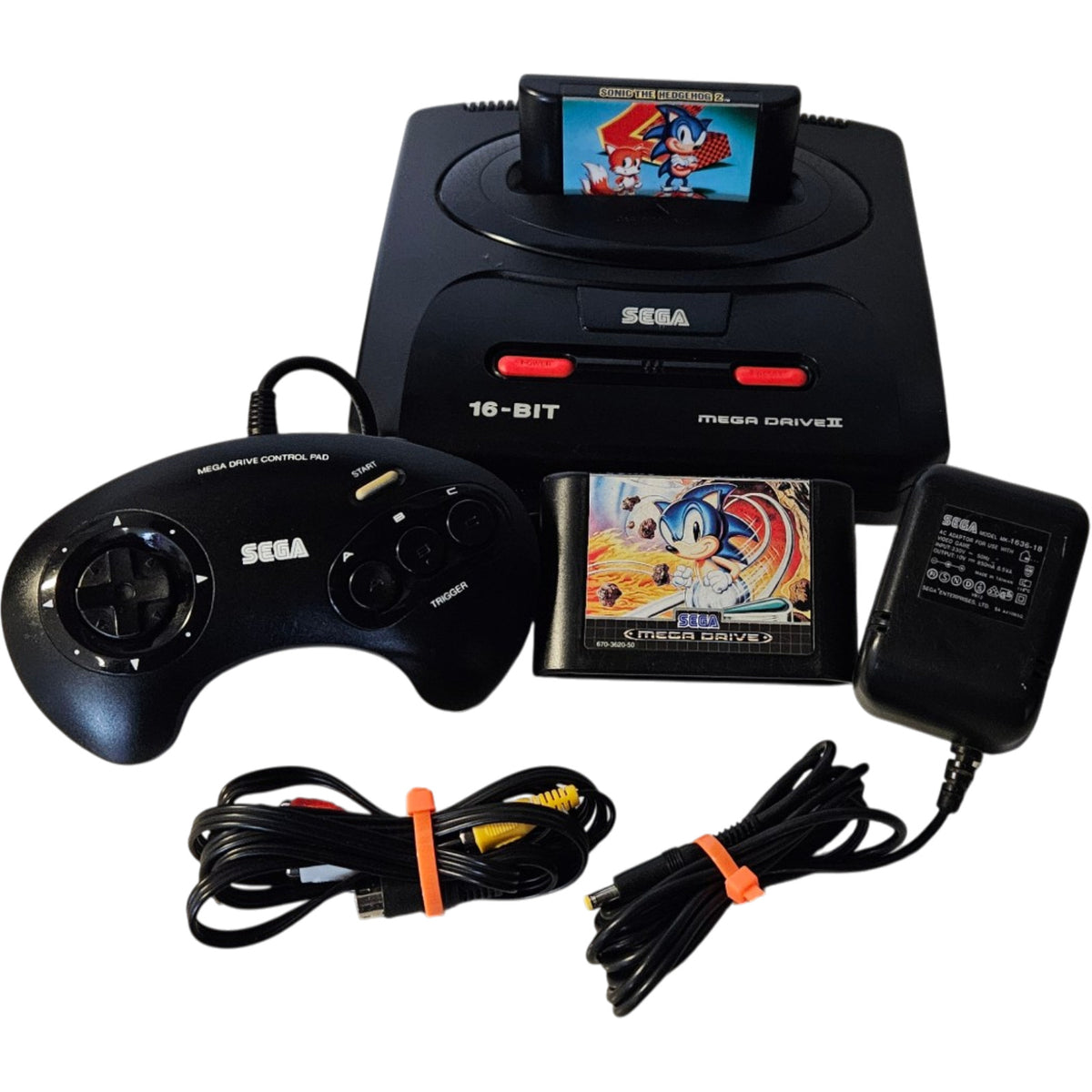 Sega Mega Drive II Konsole mit Controller + 2 Spiele